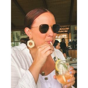 Meet your Posher, Dee